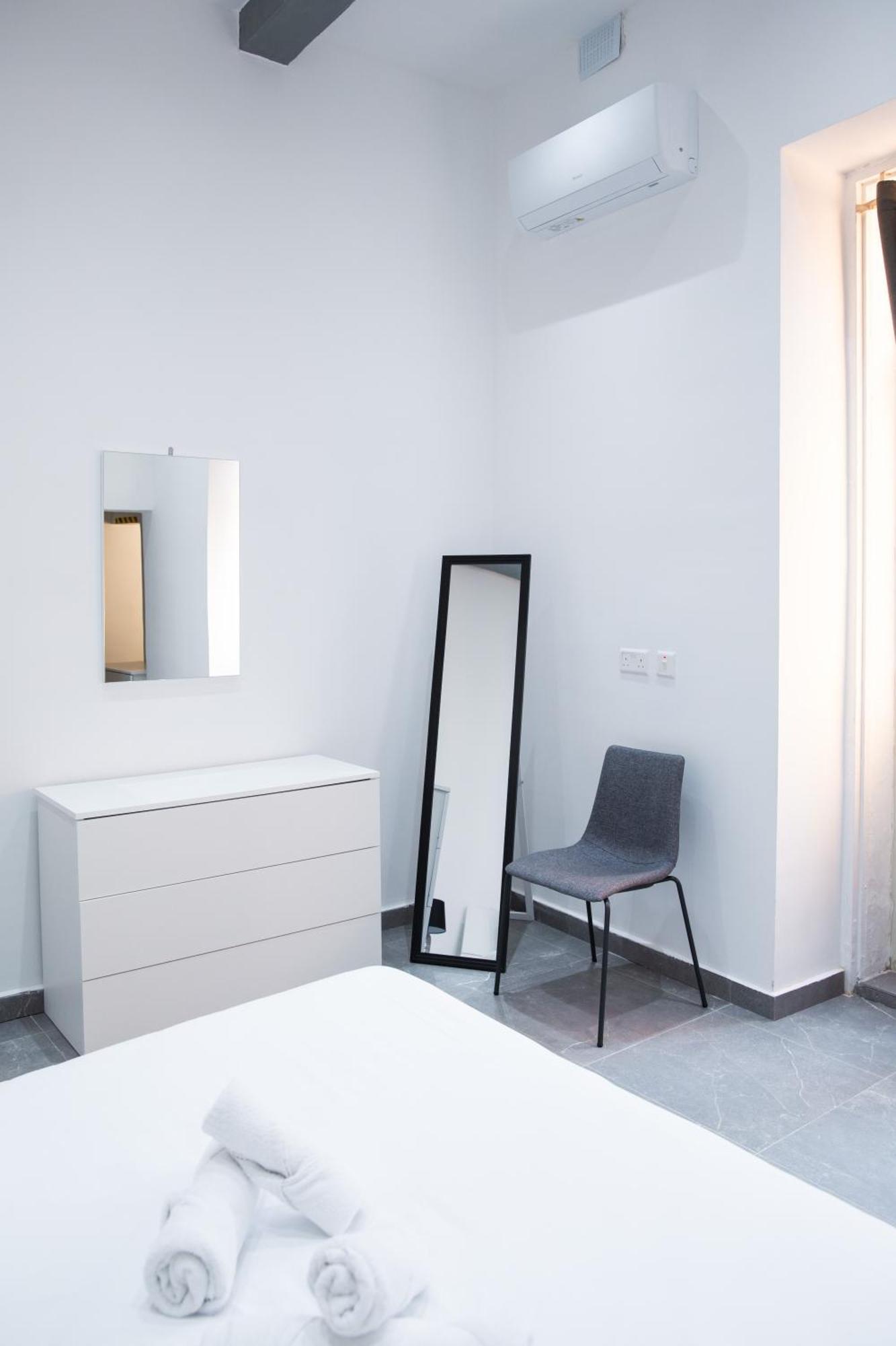 Valletta Waterfront Backyard Flat By Arcobnb Il Furjana Bagian luar foto