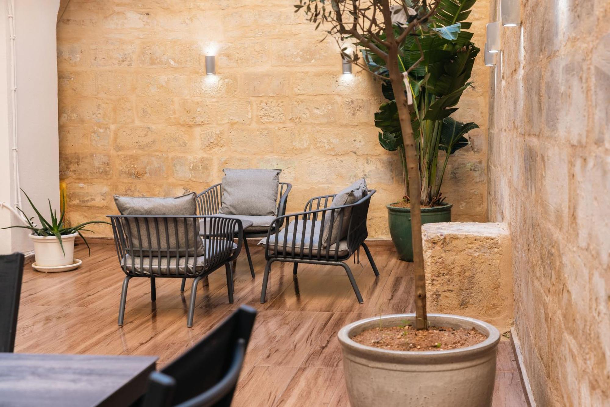 Valletta Waterfront Backyard Flat By Arcobnb Il Furjana Bagian luar foto