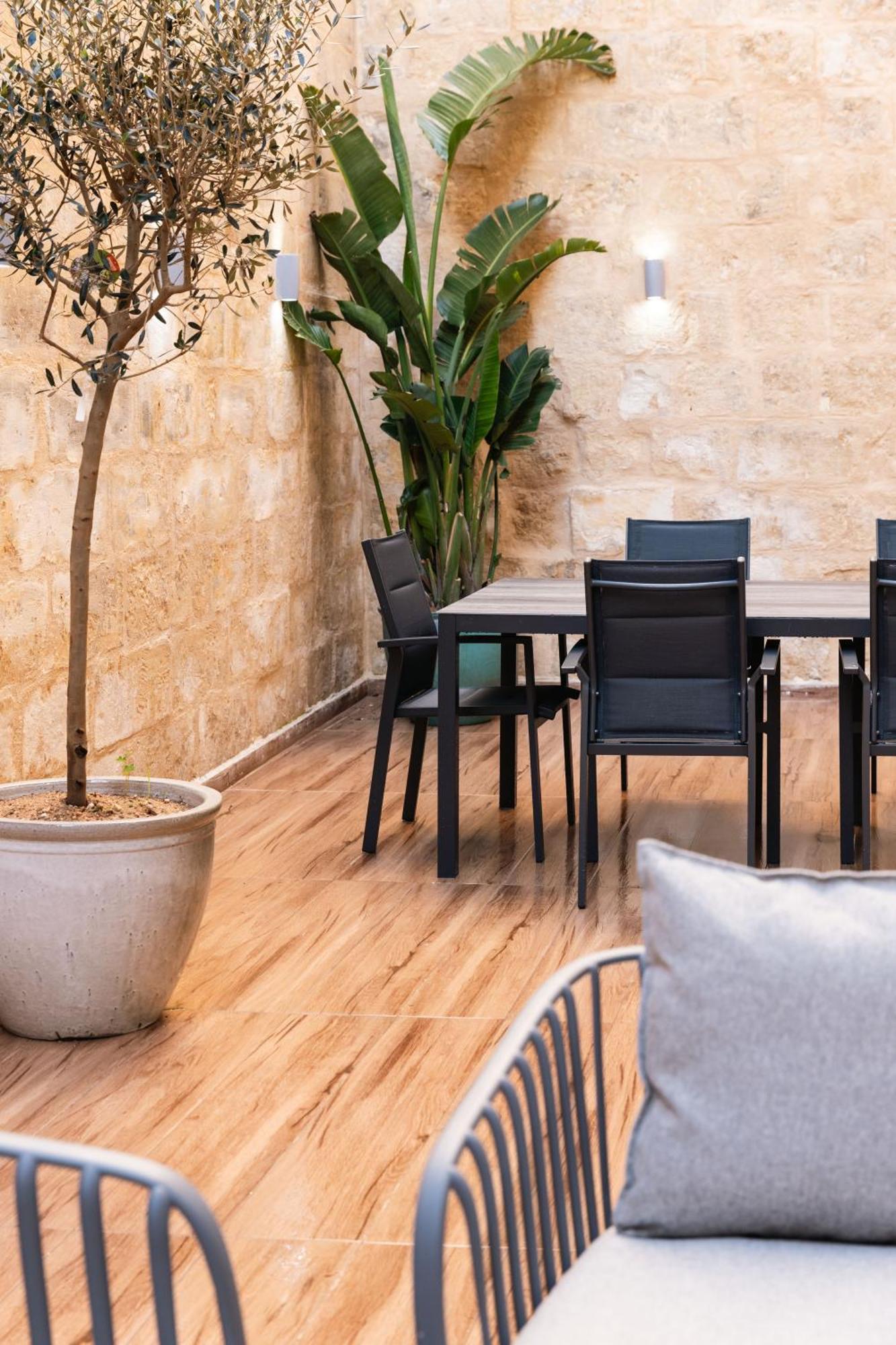 Valletta Waterfront Backyard Flat By Arcobnb Il Furjana Bagian luar foto