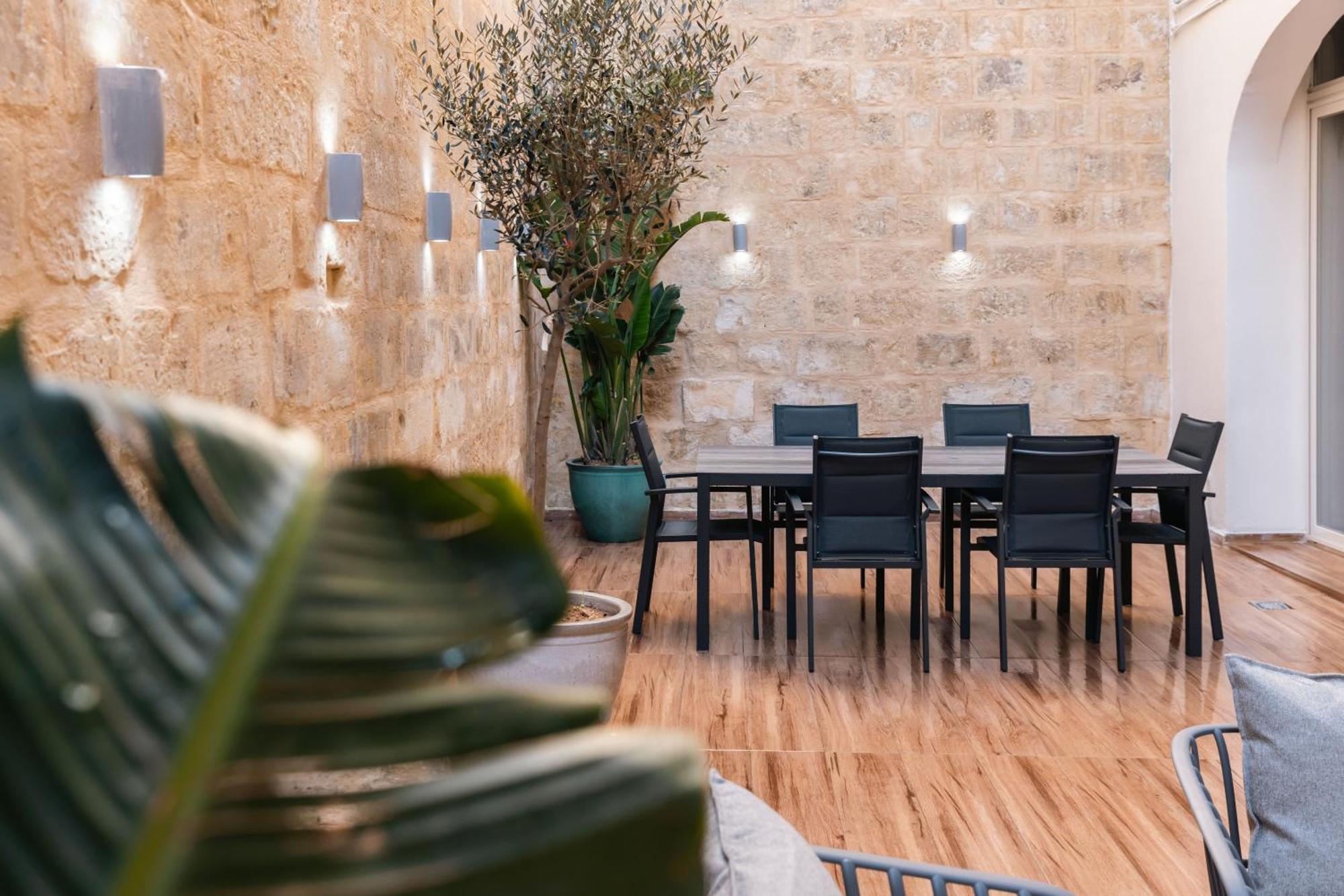 Valletta Waterfront Backyard Flat By Arcobnb Il Furjana Bagian luar foto